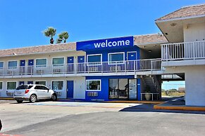 Motel 6 Corpus Christi, TX - East - North Padre Island
