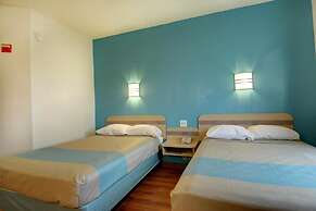 Motel 6 Denison, TX