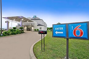 Motel 6 Denison, TX