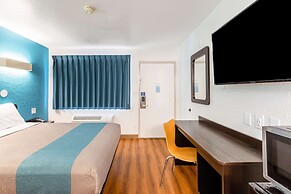 Motel 6 Valdosta, GA - University