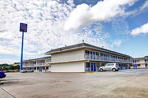 Motel 6 Slidell, LA - New Orleans
