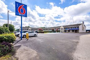 Motel 6 Anniston, AL