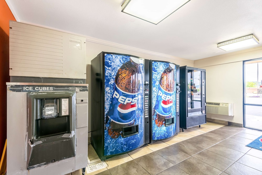 Motel 6 Anniston, AL