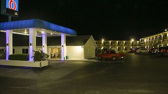 Motel 6 Fayetteville, AR