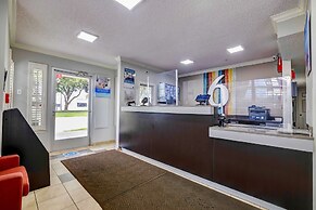 Studio 6 Arlington, TX - South - Dallas