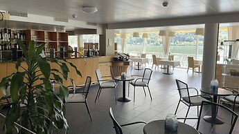 Tresa Bay Hotel