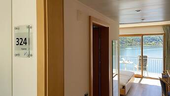 Tresa Bay Hotel