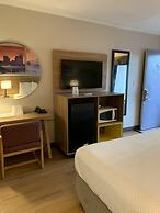 Days Inn by Wyndham Louisville Airport Fair and Expo Center