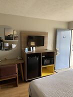 Days Inn by Wyndham Louisville Airport Fair and Expo Center