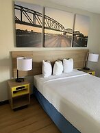 Days Inn by Wyndham Louisville Airport Fair and Expo Center