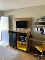 Days Inn by Wyndham Louisville Airport Fair and Expo Center