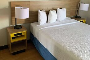 Days Inn by Wyndham Louisville Airport Fair and Expo Center