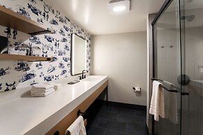 The Incline Lodge