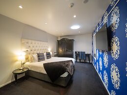 Black Swan Lakeside Boutique Hotel