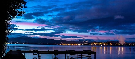 Black Swan Lakeside Boutique Hotel