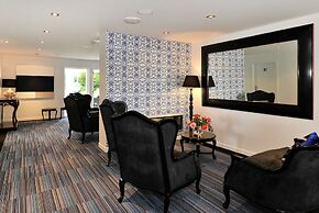 Black Swan Lakeside Boutique Hotel