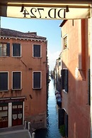 Charming House DD724