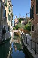 Charming House DD724