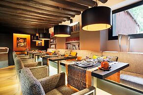 Charming House DD724