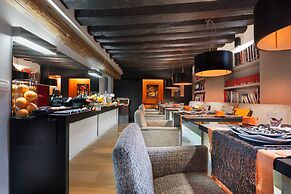 Charming House DD724