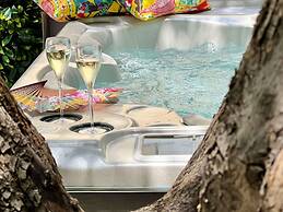 Croisette Beach Hotel Cannes - MGallery Collection