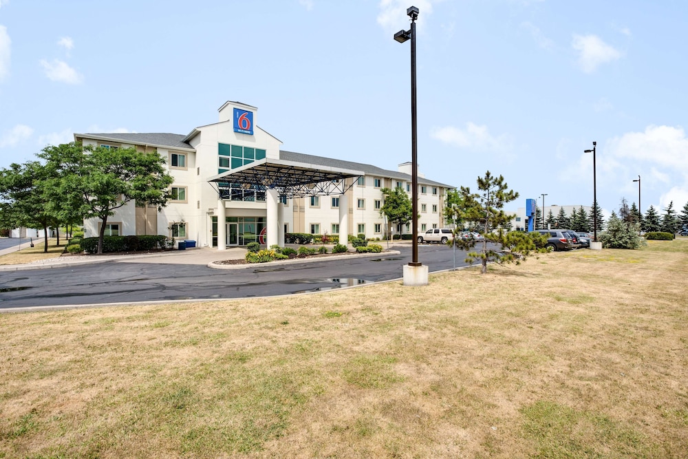 Motel 6 Brampton, ON - Toronto