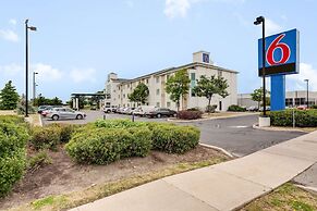 Motel 6 Brampton, ON - Toronto