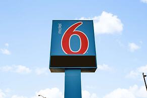 Motel 6 Brampton, ON - Toronto