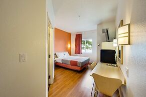 Motel 6 Brampton, ON - Toronto