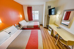 Motel 6 Brampton, ON - Toronto