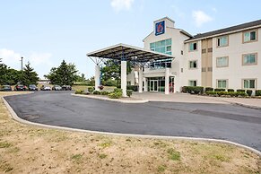 Motel 6 Brampton, ON - Toronto