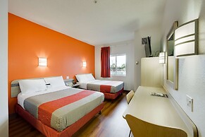 Motel 6 Brampton, ON - Toronto