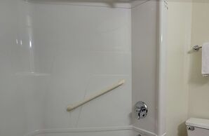 Motel 6 Whitby, ON - Toronto East