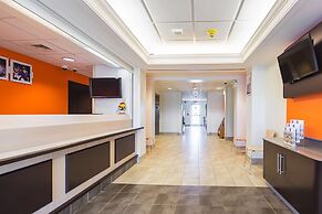 Motel 6 Whitby, ON - Toronto East