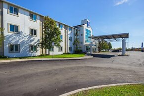 Motel 6 Whitby, ON - Toronto East