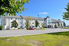 Motel 6 Whitby, ON - Toronto East