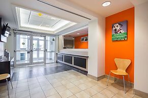 Motel 6 Whitby, ON - Toronto East