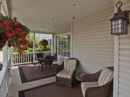 Coshocton Village Inn and Suites