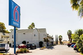 Motel 6 Bakersfield, CA - East