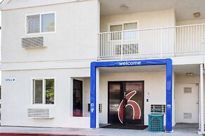 Motel 6 Bakersfield, CA - East