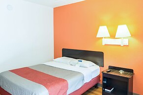 Motel 6 Bakersfield, CA - East