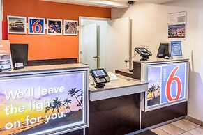 Motel 6 Bakersfield, CA - East