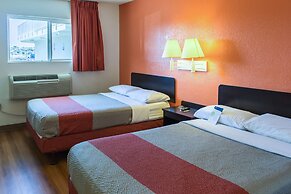 Motel 6 Bakersfield, CA - East