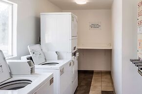 Motel 6 Bakersfield, CA - East