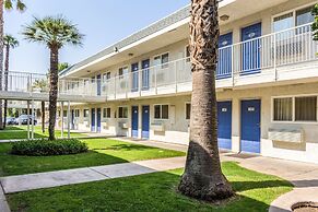 Motel 6 Bakersfield, CA - East