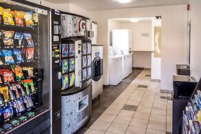 Motel 6 Bakersfield, CA - East