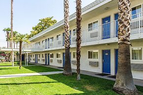 Motel 6 Bakersfield, CA - East
