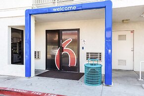 Motel 6 Bakersfield, CA - East