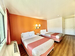 Motel 6 Bellflower, CA - Los Angeles