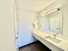 Motel 6 Bellflower, CA - Los Angeles